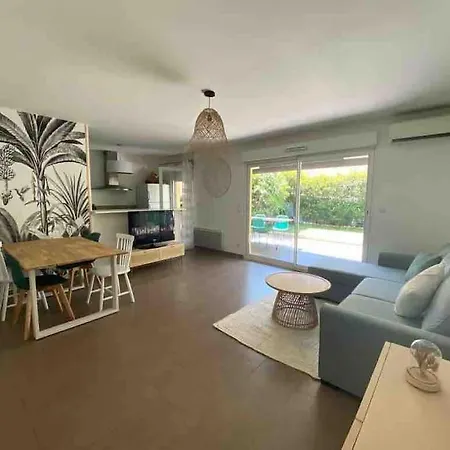 Tres Bel Appartement Contemporain Et Calme Frejus Exterior photo