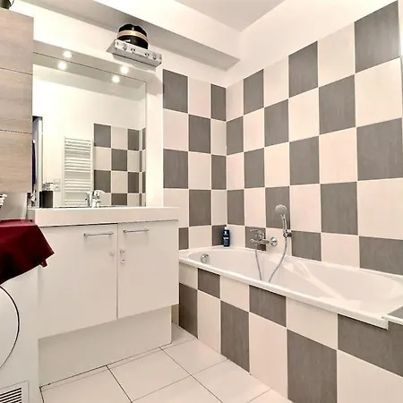 Tres Bel Appartement Contemporain Et Calme Frejus Exterior photo