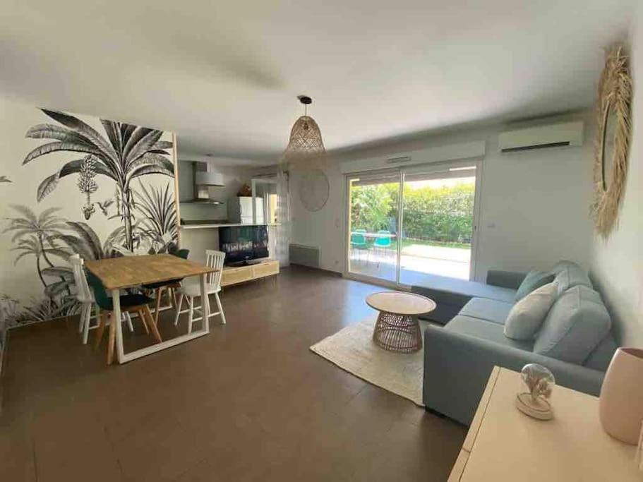 Tres Bel Contemporain Et Calme