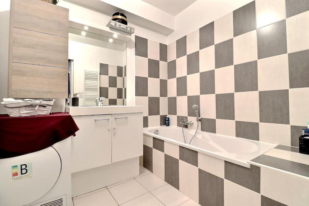 Apartment Tres Bel Contemporain Et Calme Frejus